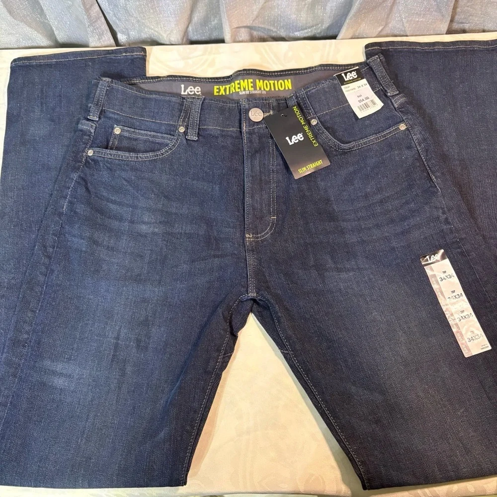 NWT- Lee Men's Extreme motion Zander Slim Straight Jeans